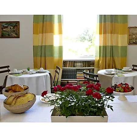 Alojamento de Acomodação e Pequeno-almoço Albaro 4*